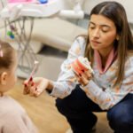 Saúde bucal começa antes do primeiro dentinho: da consulta pré-natal ao acompanhamento na infância
